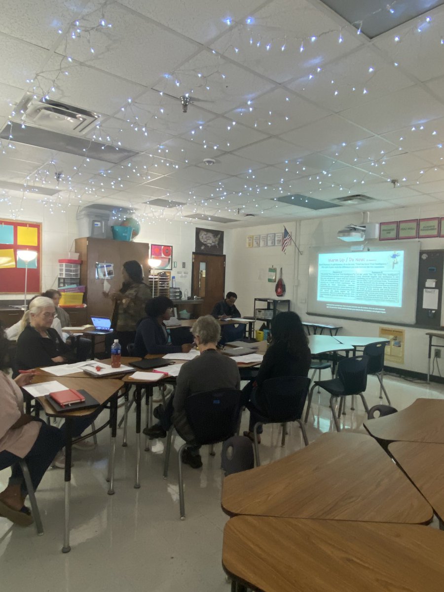 Mrs. Kapella tweet media