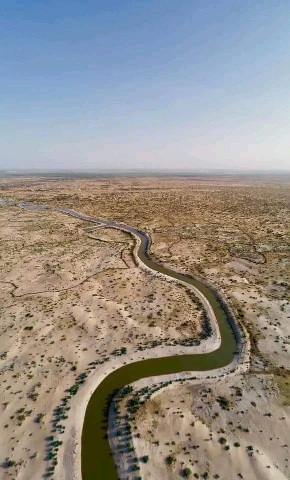 DelphineSankara's tweet photo. 🛑Mali🇲🇱/Le canal de #KABARA, creuser au 15e siècle par l'Empereur #Songhay Sonni Ali Ber, Mais il n'a pas pû l'achève avant sa mort.
Le Canal à été réhabilité en 2007 par le guide de la révolution Libyenne🇱🇾 #Khadafi. Il joue un grand rôle dans l'économie locale. https://t.co/QubYkQddiY
