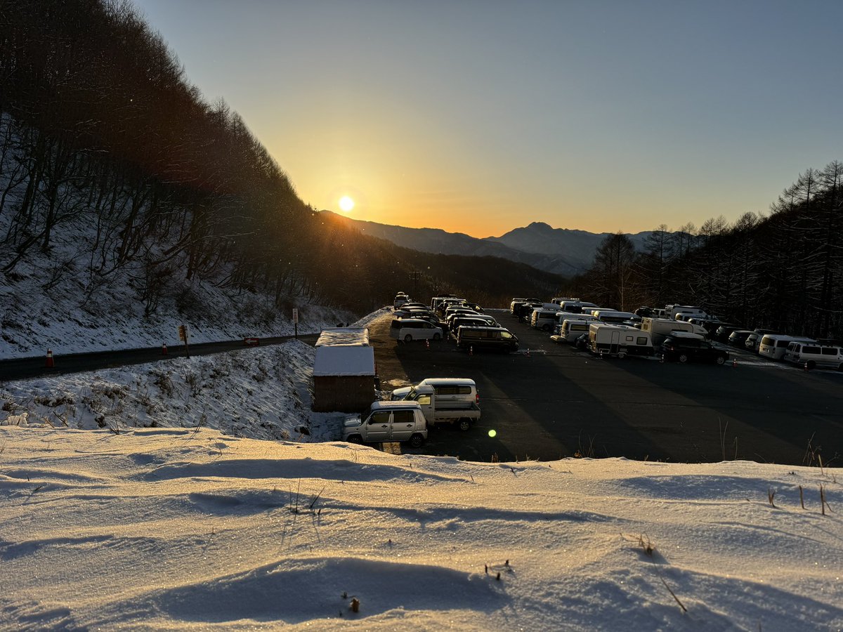 scottiee555's tweet photo. 今週も❄️
昨日までと打って変わって良い天気☀️
今日も修行頑張りまーす🧘 https://t.co/wqbLNPzdQS