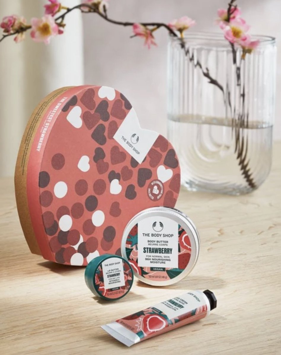 EverythingEnch1's tweet photo. [AD] The Body Shop Sweetest Strawberry Heart Gift Box is still available to shop on site for £15 or GET IT FREE when you spend £35 😍❤️

SHOP NOW 👉🏻 https://t.co/Lozq9rR3r7

#thebodyshop #heartgiftbox #strawberry #skincare #giftbox #affiliatelink https://t.co/bqC5Ppbg7G