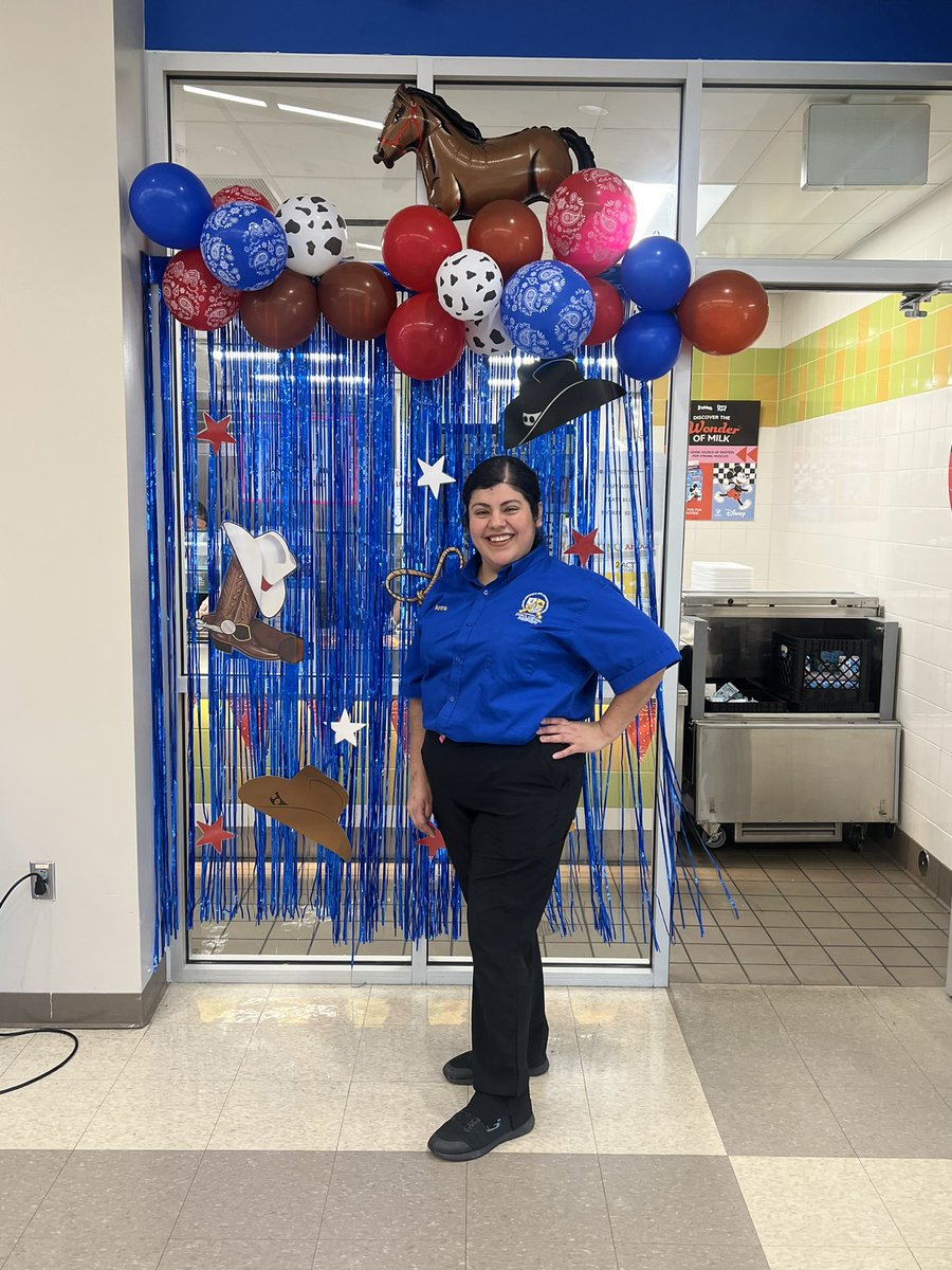 Our scholars were elated to receive their lunch tray today with hopes of getting the “Lucky Tray”! Thank you @HISDNutrition for joining us today and bringing the treats for our scholars!!! #GoTexanHISD @JohnKimAP4U @RODEOHOUSTON