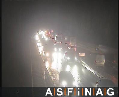 Verkeersinfo_EU's tweet photo. De situatie op de route via de #Brennerpas (#A13/#A22) door #Italië en #Oostenrijk is inmiddels verbeterd en de #sneeuwval is verleden tijd. Hier en daar rijdt het nog wel langzaam als gevolg van de situatie vanmiddag. Richting morgen zal de situatie verder verbeteren. https://t.co/K9s825oHyH