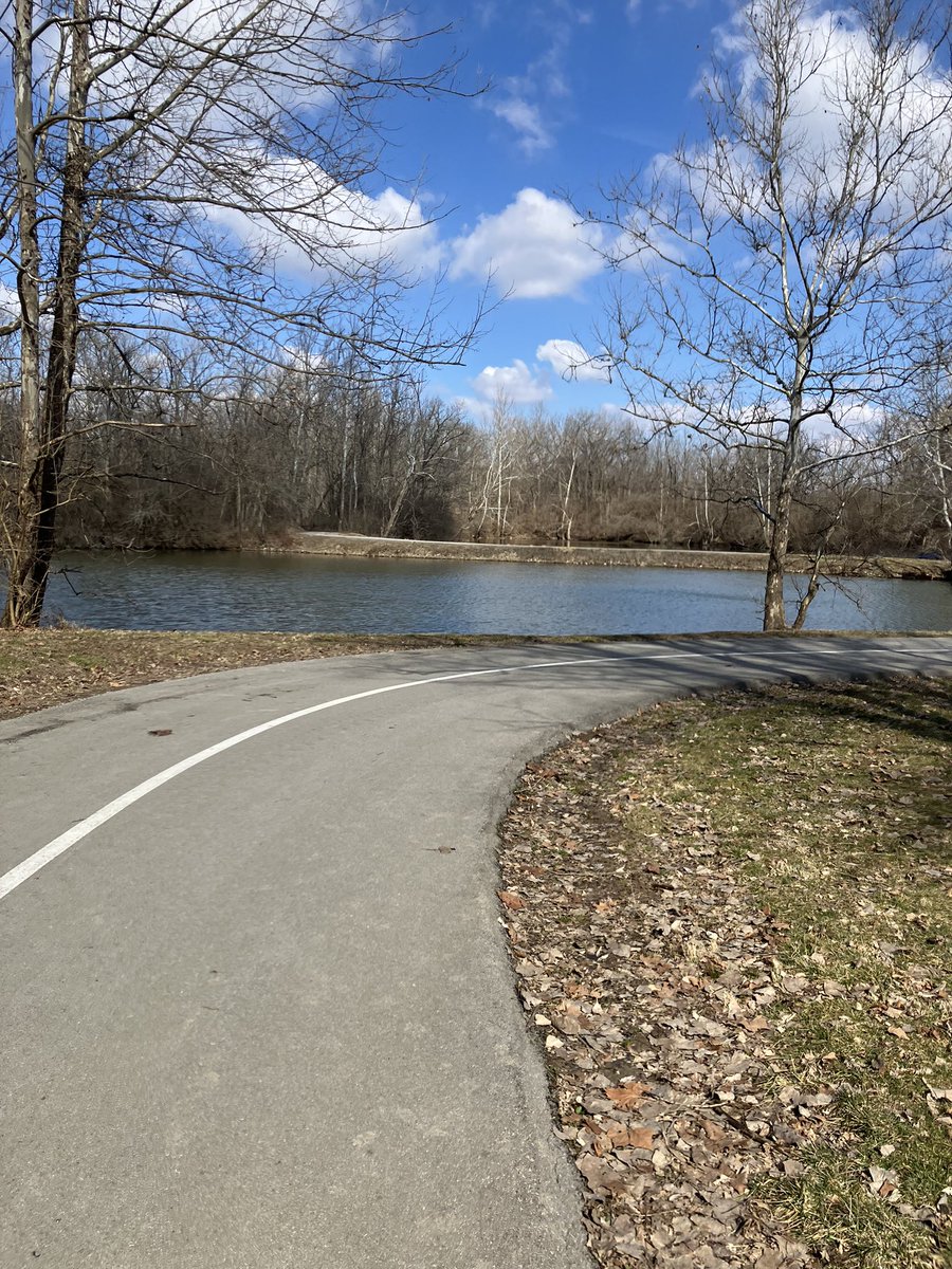 jaredjogs's tweet image. Traded in my 🏃‍♂️ this morning for a longer 🏋️‍♂️ session. Spent my lunch break &amp;amp; got a quick easy 4 miles. Glad I did for some time in the ☀️!  Happy Friday #runchat