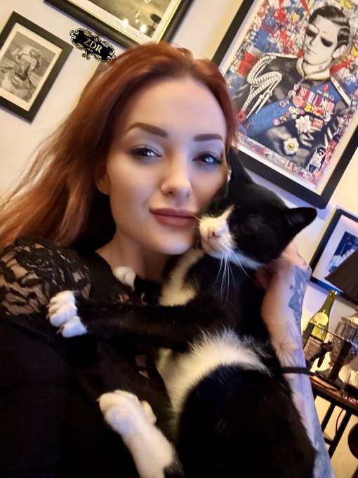 I think Pierre has missed me this week! Good to be home with my furry family &amp; hubby 😀 looking forward<a href="/tag/selfie"class="tags"><span>#selfie</span></a><a href="/tag/artwork"class="tags"><span>#artwork</span></a><a href="/tag/originalart"class="tags"><span>#originalart</span></a><a href="/tag/zdr"class="tags"><span>#zdr</span></a><a href="/tag/clarendonfineart"class="tags"><span>#clarendonfineart</span></a>