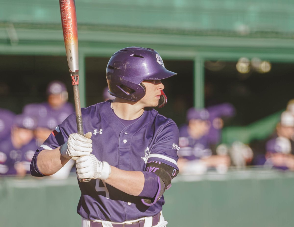 ANOTHER HOMER FOR NOLAN 💣

Have yourself a day 😎

SFA: 3
UTSA: 3

#AxeEm x #RaiseTheAxe x #SOMOS