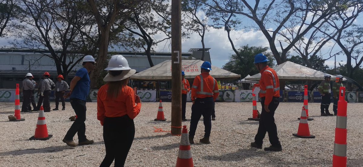 GrupoICEcr's tweet photo. #EnEsteMomento
Antes del inicio del I Rodeo Regional de Linieros de Distribución #CECACIER, los equipos técnicos del ICE Electricidad y @cnflcr hacen un reconocimiento de campo y práctica para poner a prueba experiencia y conocimientos.
Les deseamos el mayor de los éxitos en esta interesante competencia.
Estaremos informando por nuestros canales digitales.