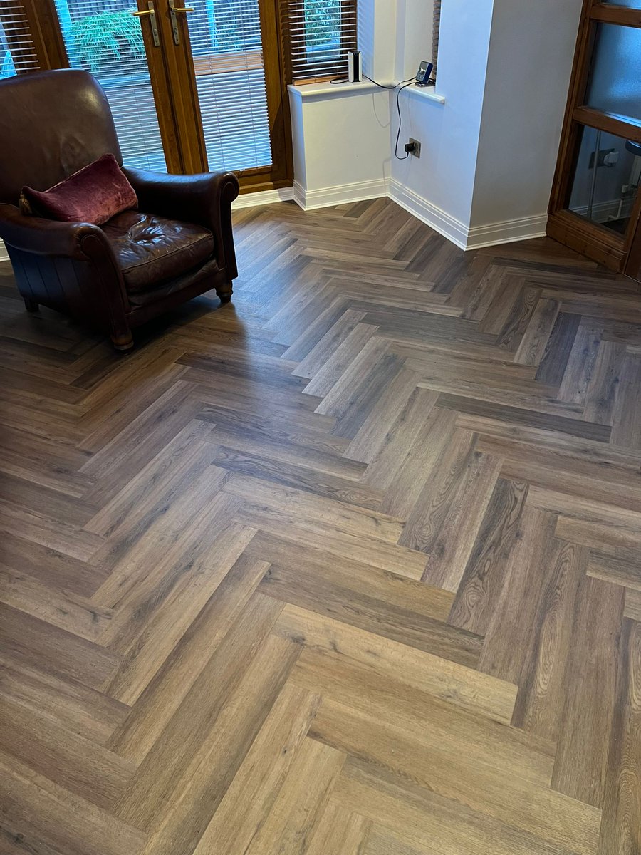 Rigid core #LVT installed recently. This hard wearing, easy to clean herringbone style floor comes with a lengthy guarantee. 100% waterproof so suitable for any room in the home. 💯