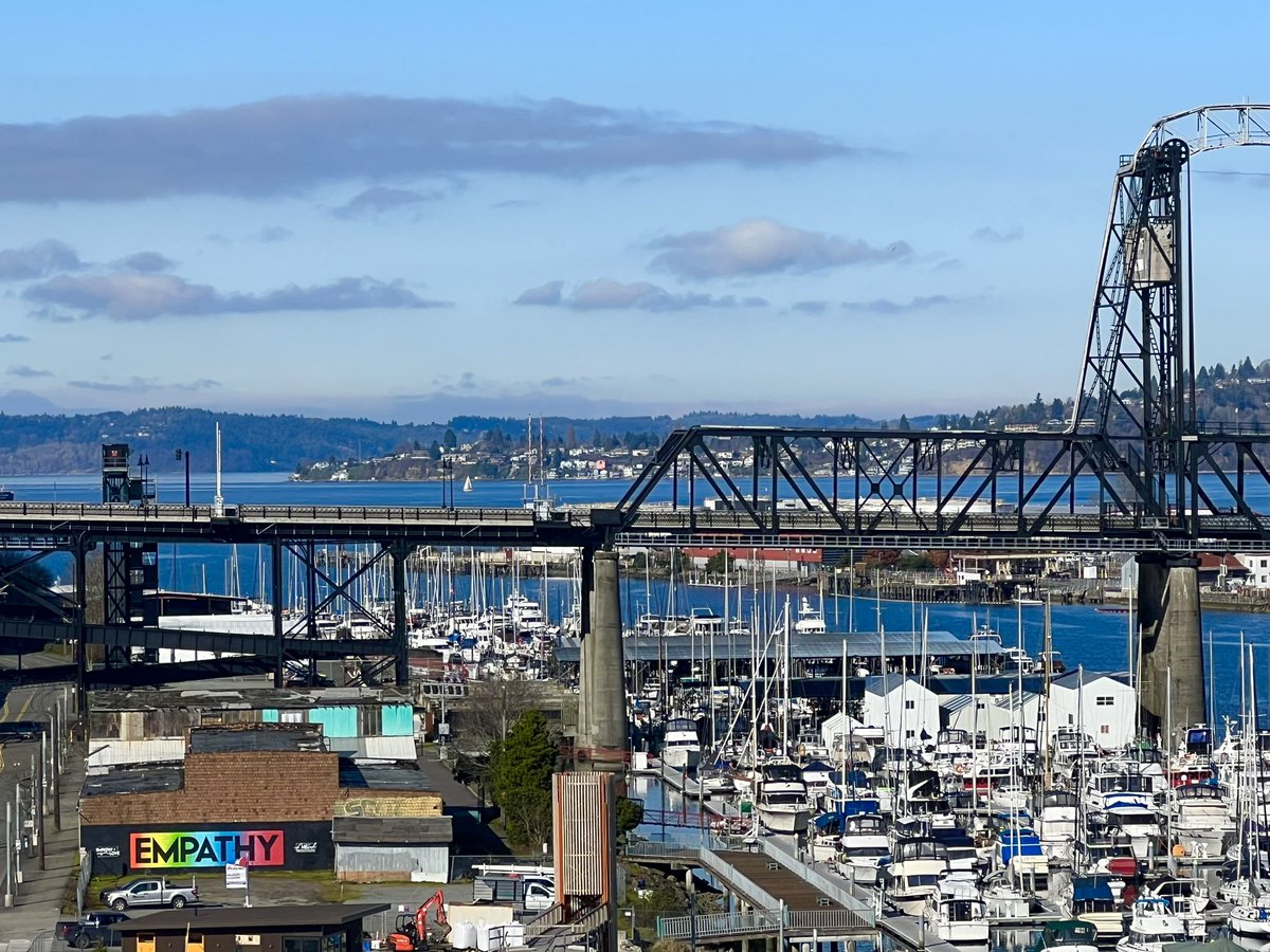 Spectacular mild winter day in Tacoma, Washington. 😎🏔️🛥️🏙️ @visitmtrainier @MtRainierWatch @The_Weatherman2 @KSeattleWeather @NWSSeattle @airwaterlandcom @AlanHensley_ @PaulMarcoe #wawx #downtowntacoma