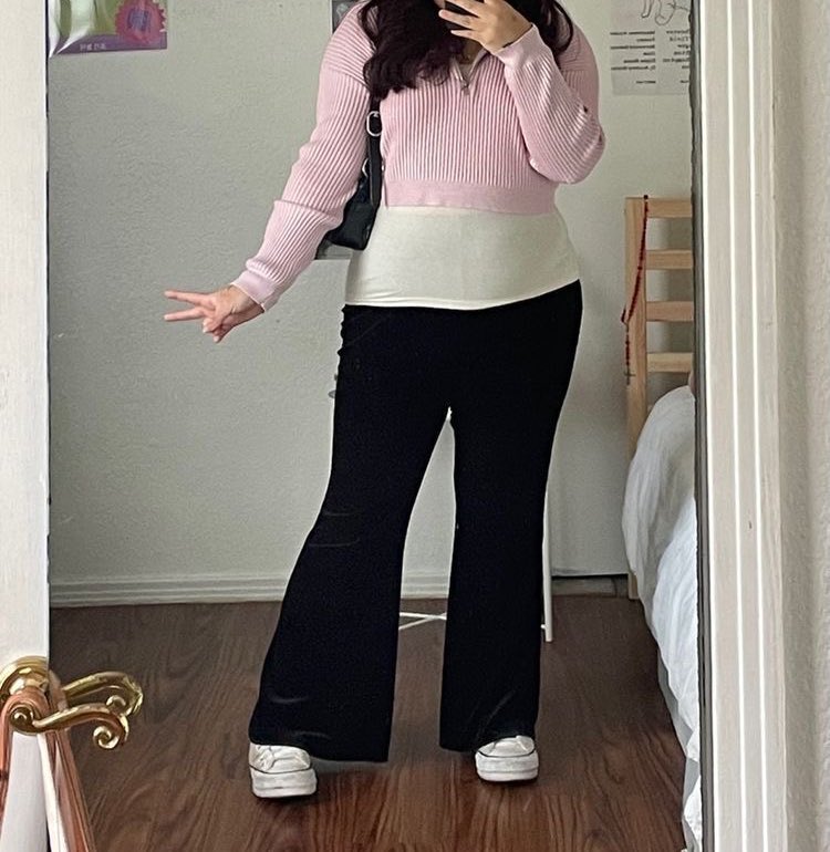 enchaess's tweet photo. ﹏ ˒ 𝑹𝒐𝒖𝒑𝒂𝒔 ❜ ᵎᵎ

୨ৎ Quando você chegar na mf, toda roupa que você usar, vai ficar linda! O motivo é simples, porque você está magra e fina. 

pensa na sensação horrível de não conseguir usar uma calça? 
um cropedd? https://t.co/vf1HQXAe37