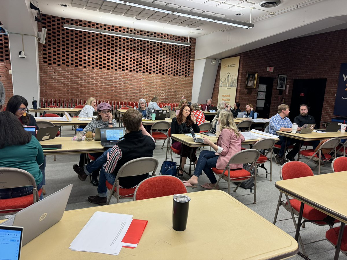 .@AcademiesofLou Coaches & @JCPSKY Academic Instructional Coaches joined for collaborative work around deeper learning. Transforming student experiences through lesson design that connects content, community, & career! 👏🏻