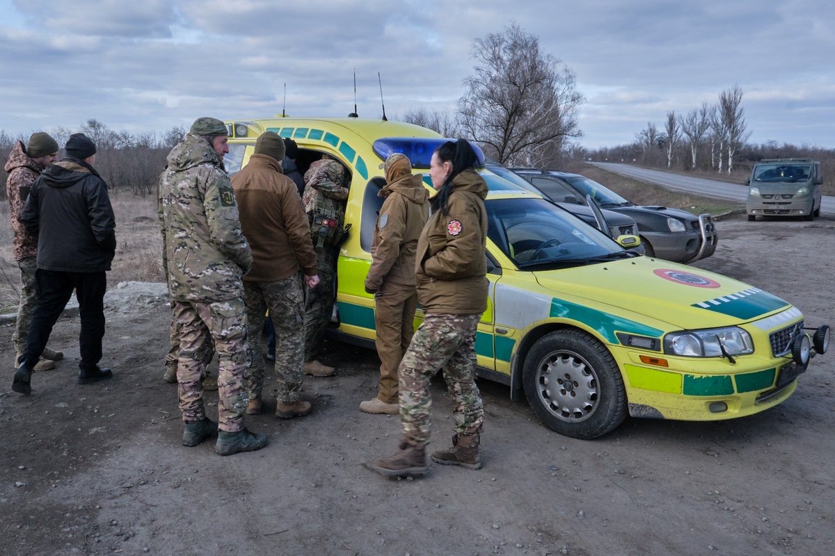 I morgon är det 2 års dagen på den utökade rysska invasionen av Ukraina. Vi Poliser, Brandmän och Ambulanssjukvårdare som helt ideellt arbetar för våra kollegor kan tyvärr inte delta. Bilen på bilden visar vårt engagemang. Nu i Donetsk för livräddning. Hjälp oss att hjälpa Swish