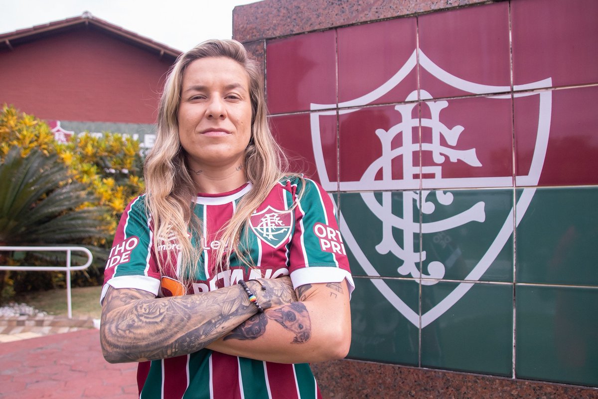 FluminenseFCFem's tweet photo. Seja bem-vinda, @CacauFernande12! Você tá em casa, Jogadeira! ❤️💚

📸: Leonardo Brasil/FFC https://t.co/0lmwZ4Jf4B