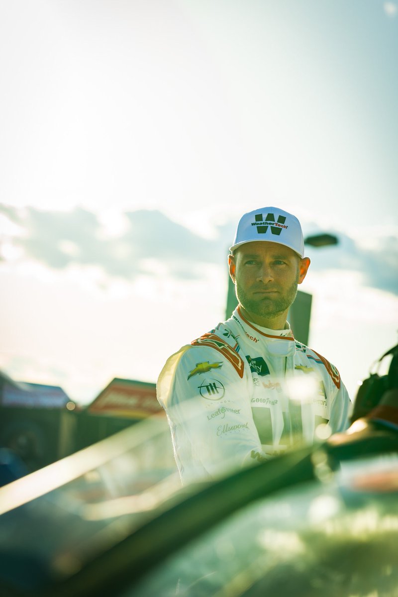 KauligRacing's tweet photo. About to climb in for a hot lap. https://t.co/Mze6LUctwL