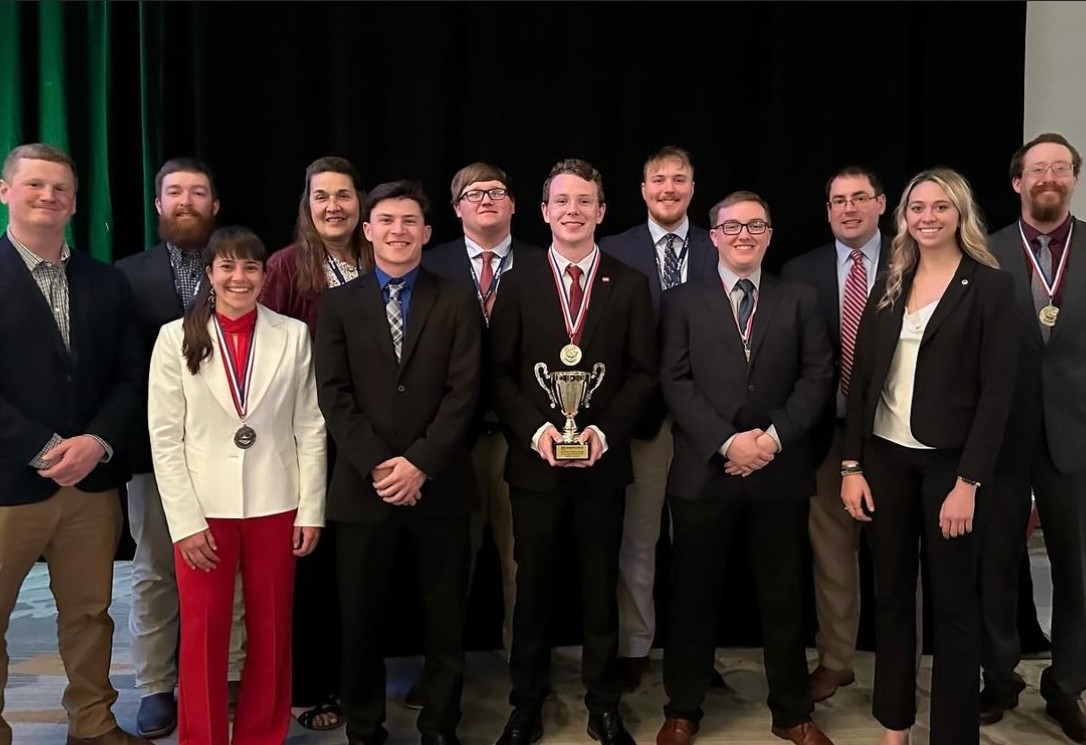 FieldExperts's tweet image. Reflecting on last month when we were en route to Daytona Beach for our 2024 Conference. Share your throwback conference memories by tagging us in your feed or stories for a chance to be featured! #SFMA #SFMA2024
📸 : 
@isuturfclub 
@theugroundscrew 
@mark_mrocz