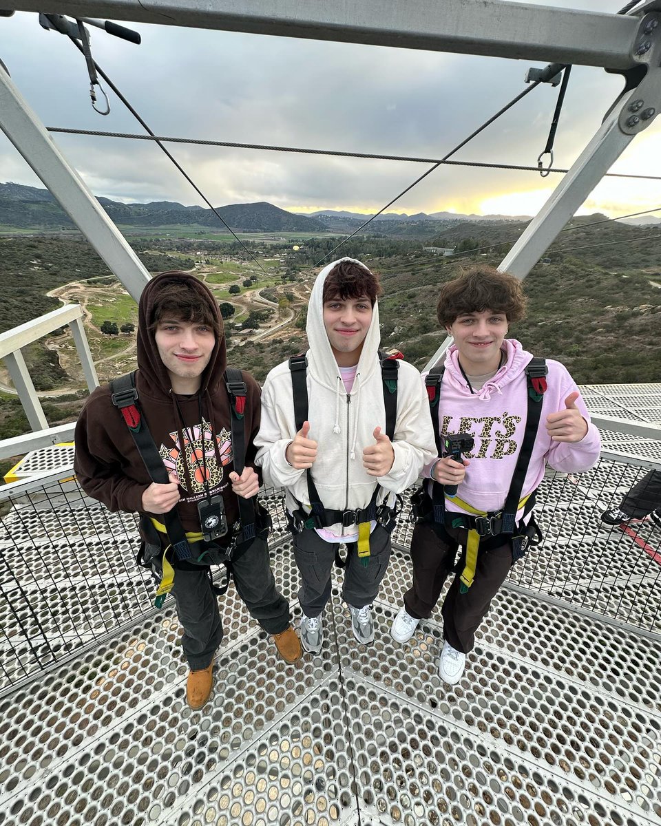 sturnioloteam's tweet photo. 📸 | “WE BOUGHT THE ZOO FOR A DAY - 24 HOUR CHALLENGE!!! NEW VIDEO OUT NOW!!! HAPPY FRIDAY WE LOVE YOU ALL !!! 🌟🌟🌟 GO CHECK IT OUT :) thanks again for 6 million subscribers go watch us celebrate!!”

— the triplets via Instagram post https://t.co/PmNhVvOBcw