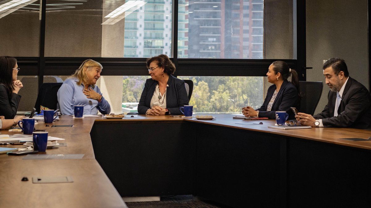 CACIFGuatemala's tweet photo. #CACIFMujer
Directora Regional de @ONUMujeres para las Américas y el Caribe, María Noel Vaeza, se reunió esta mañana con CACIF Mujer y representantes de @AGEXPORTGT y Banco Industrial. Conversaron acerca de proyectos que pueden ejecutarse de forma conjunta para impulsar el desarrollo económico de las guatemaltecas en todas las regiones del país. Asimismo, se plantearon los ejes de trabajo de la comisión y los programas de sostenibilidad del Sector Empresarial Organizado.
Fotos: Enrique Padilla / Agexport