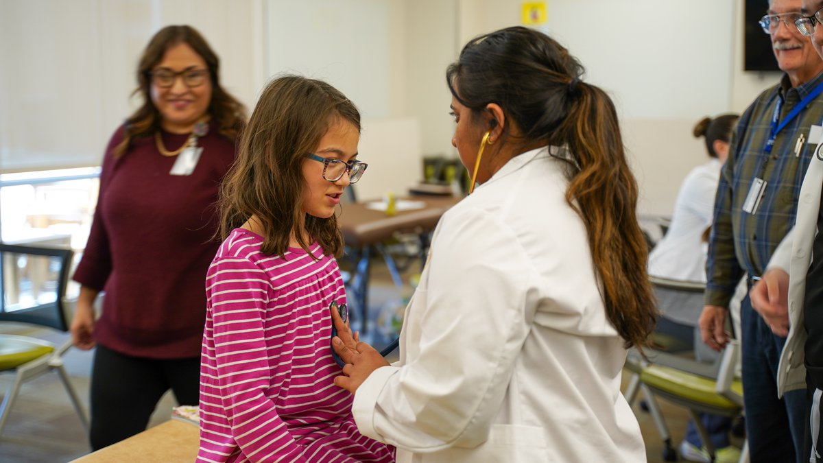 bcom_nm's tweet photo. We recently held our Burrell Pediatric Day, where student doctors performed "well child" and "mock sick child" exams with community parent volunteers and their children. This hands-on event provided valuable experience for our students.
Thank you to our volunteers! https://t.co/hnTKmeVHgo