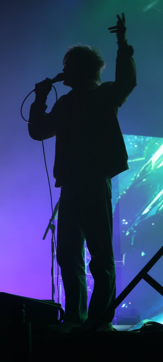 Anne_NL1997's tweet photo. Took these pics at the @ENTERSHIKARI show tonight in Amsterdam! @RouReynolds #entershikari #entershikariamsterdam https://t.co/ksx32rw5qp