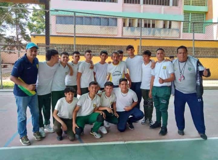 #23Febrero | Felicitamos a los jóvenes deportistas del LN Mariscal Antonio José de Sucre por su destacada participación en los juegos JUNDENAES, efectuados en el Liceo MAICA de #Palmira, donde demostraron su talento y gallardía para representar a esta casa de estudios. #Tachira.