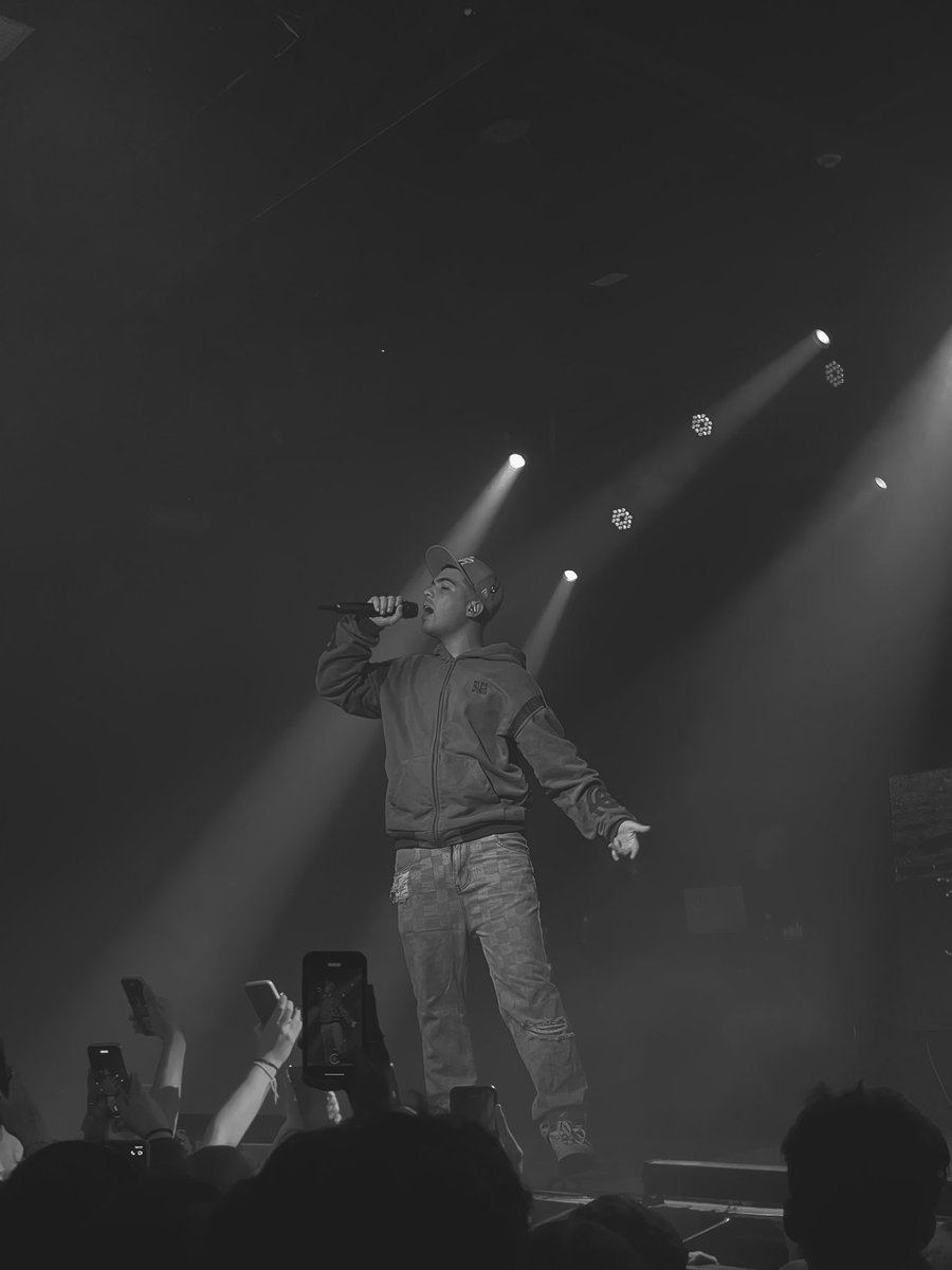 CiroAriza's tweet photo. Concierto Raul Clyde Granada 23/02/2024 https://t.co/Tgc757QmqD