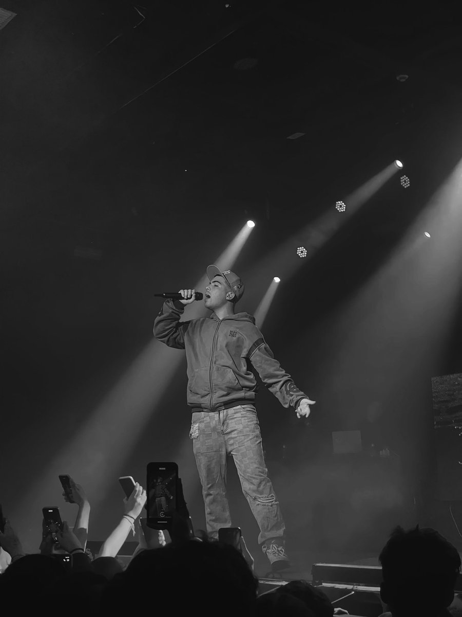 CiroAriza's tweet photo. Concierto Raul Clyde Granada 23/02/2024 https://t.co/Tgc757QmqD