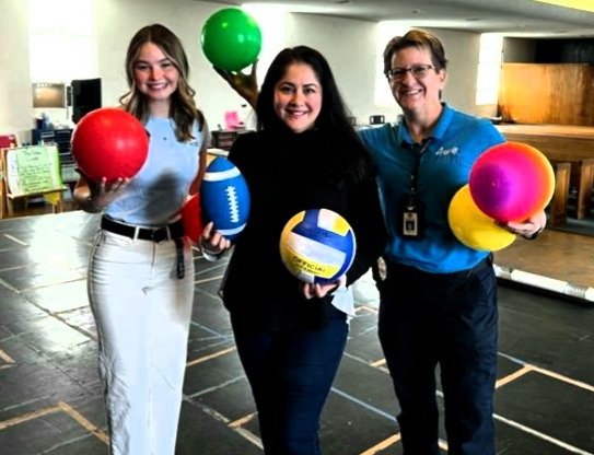 PhoenixAoP's tweet photo. Every day brings its own unique challenges, opportunities, and joyous occasions we get to celebrate. Today was no exception.
We started by bringing smiles to the faces of students in need, surprising them with much-needed sports equipment through our Youth Enrichment program. https://t.co/CjDwfyNdkw