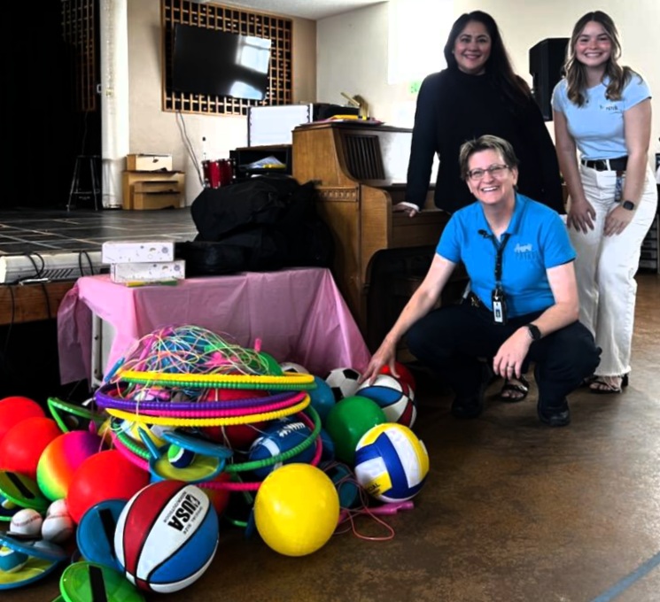 PhoenixAoP's tweet photo. Every day brings its own unique challenges, opportunities, and joyous occasions we get to celebrate. Today was no exception.
We started by bringing smiles to the faces of students in need, surprising them with much-needed sports equipment through our Youth Enrichment program. https://t.co/CjDwfyNdkw