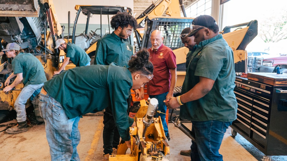 solaccofficial's tweet photo. It's #DieselEngineDay ! Our Diesel Powered Equipment Technology students can become diesel service technicians and mechanics in three semesters.
Classes start this Fall at our T.H Harris campus in Opelousas. To learn more, visit our websiteπ
https://t.co/y3nwMk2dsS
#CTEMonth https://t.co/n3o7euTE3P