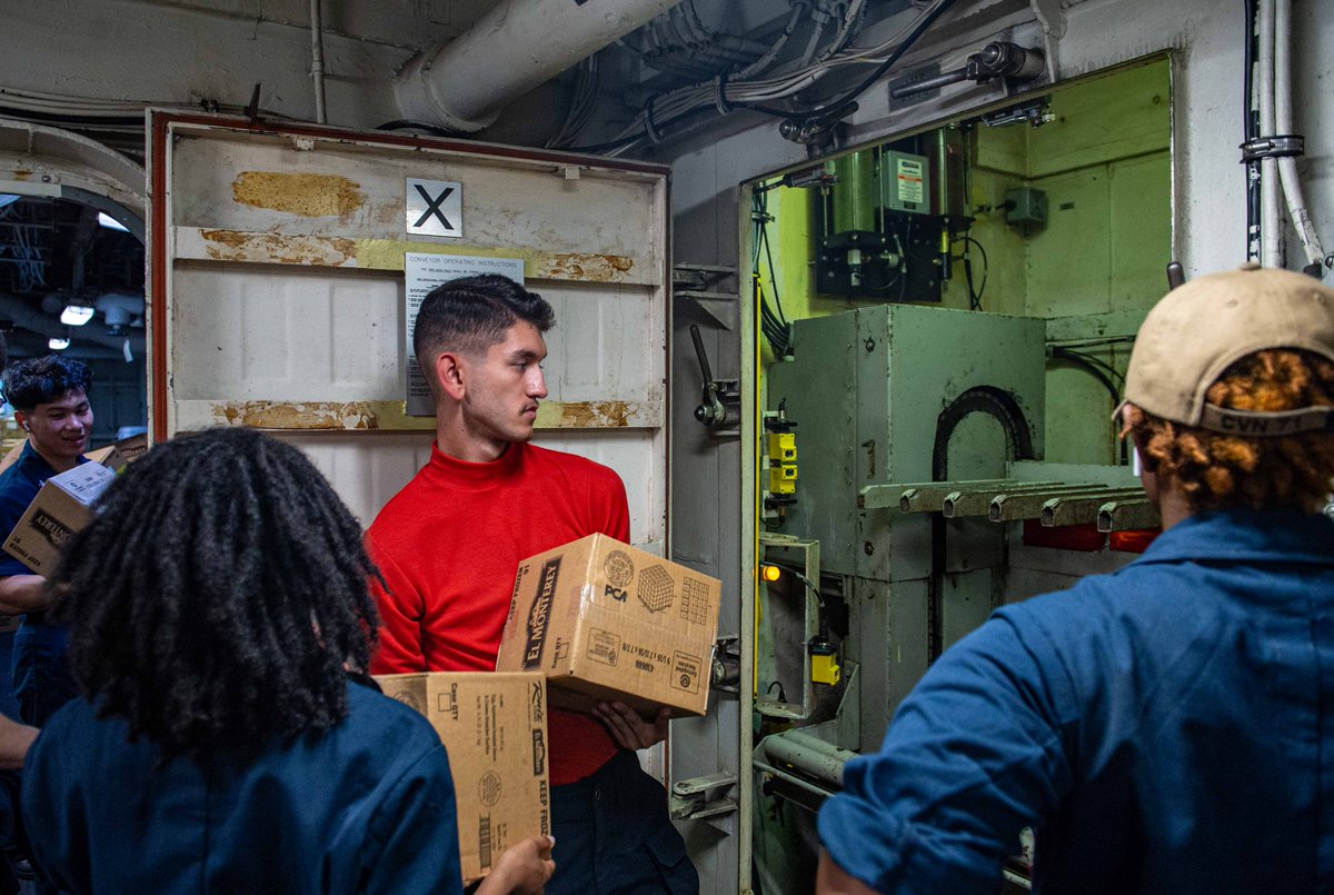 The Nimitz-class aircraft carrier USS Theodore Roosevelt (CVN 71) conducts a replenishment-at-sea with the Lewis and Clark-class dry cargo ship USNS Cesar Chavez (T-AKE 14). 

#USNavy | #MSCDelivers