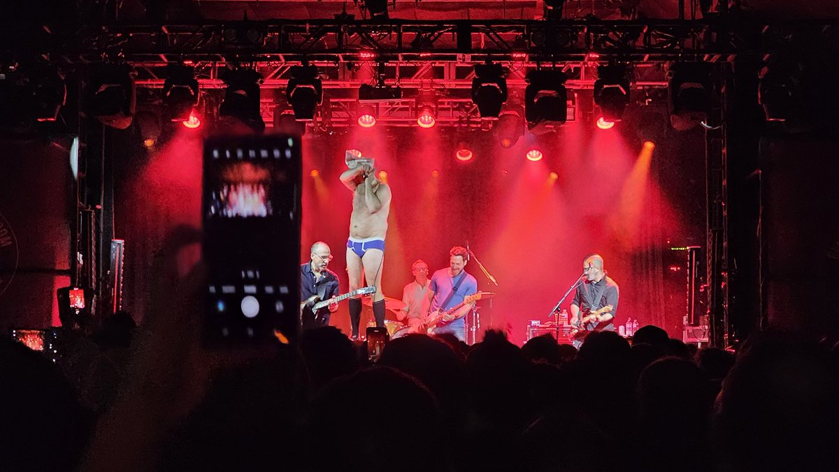 Man, <a href="/lessavyfav/">Les Savy Fav</a> are all-timers live. Nothing but hits