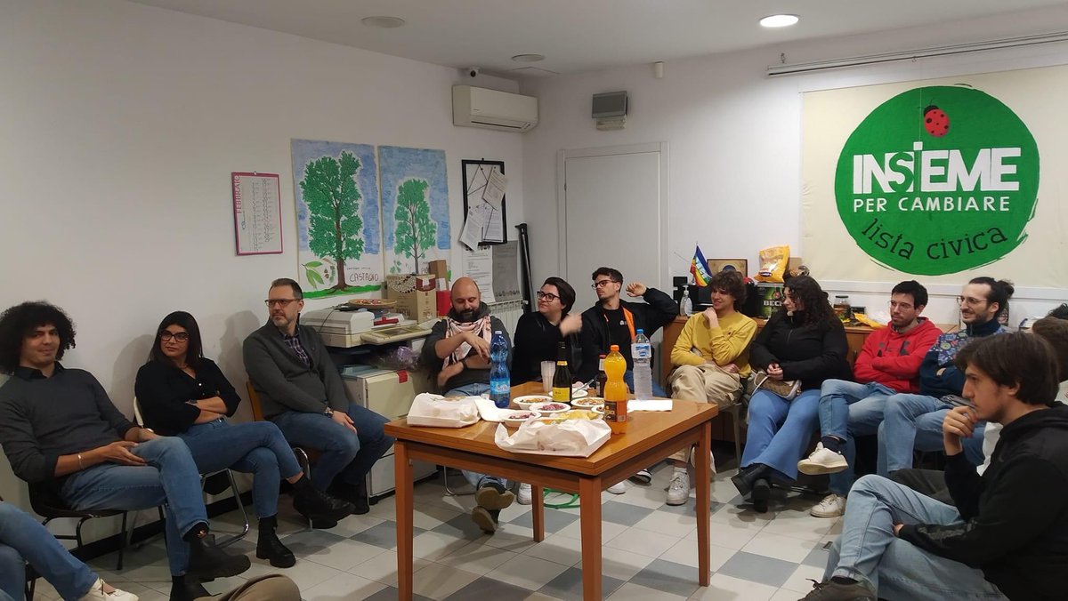 insxcambiare's tweet photo. 🌿Si dice #FUTURO
e noi di futuro ci ragioniamo #INSIEME🌿
Venerdì sera, in sede IXC, si ascolta, si discute, si ride, si pensa, si guarda oltre, per #cambiare.
#AnnaVarisco #padernodugnano https://t.co/UZrCFGyY8o