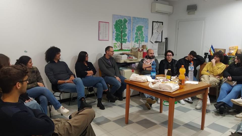 insxcambiare's tweet photo. 🌿Si dice #FUTURO
e noi di futuro ci ragioniamo #INSIEME🌿
Venerdì sera, in sede IXC, si ascolta, si discute, si ride, si pensa, si guarda oltre, per #cambiare.
#AnnaVarisco #padernodugnano https://t.co/UZrCFGyY8o