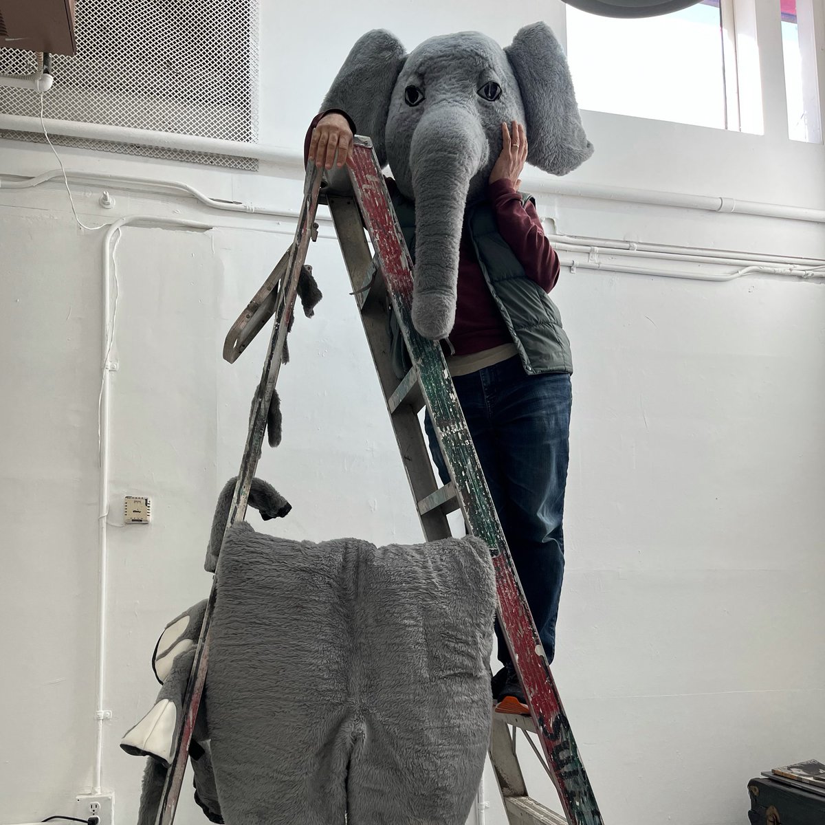 Renowned #LA choreographer + performer Lionel Popkin’s work has been called, “as farcical as it is dead serious” by <a href="/nytimes/">The New York Times</a>! On March 9 + 10, we couldn’t be more thrilled to present the world premiere of his career retrospective, ‘Reorient the Orient.’ redcat.org/events/2024/li…