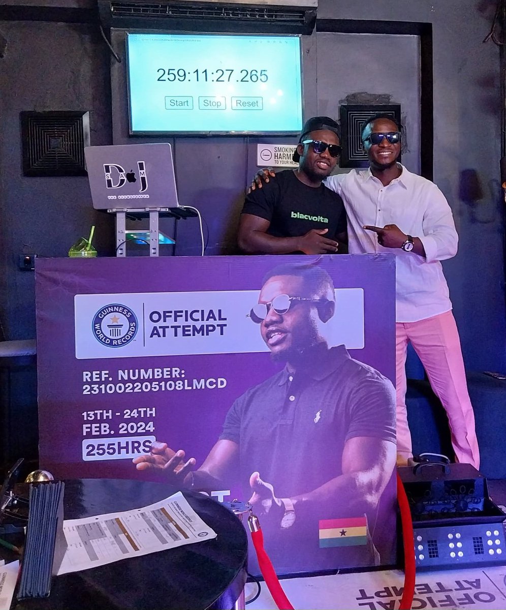 All out for @djsamgh_ as he wraps up tonight. He's gone over 259 hours in the Longest Club DJ-ing Marathon category in the @GWR Guinness World Records already🔥👏🏾👏🏾👏🏾 if you are in town and looking to have a lit night, pass through Mood Bar, Osu.