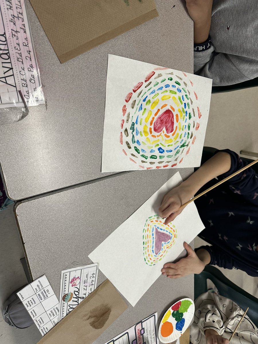 A little Alma Thomas inspired art this afternoon 🎨🖌️#BlackHistoryMonth