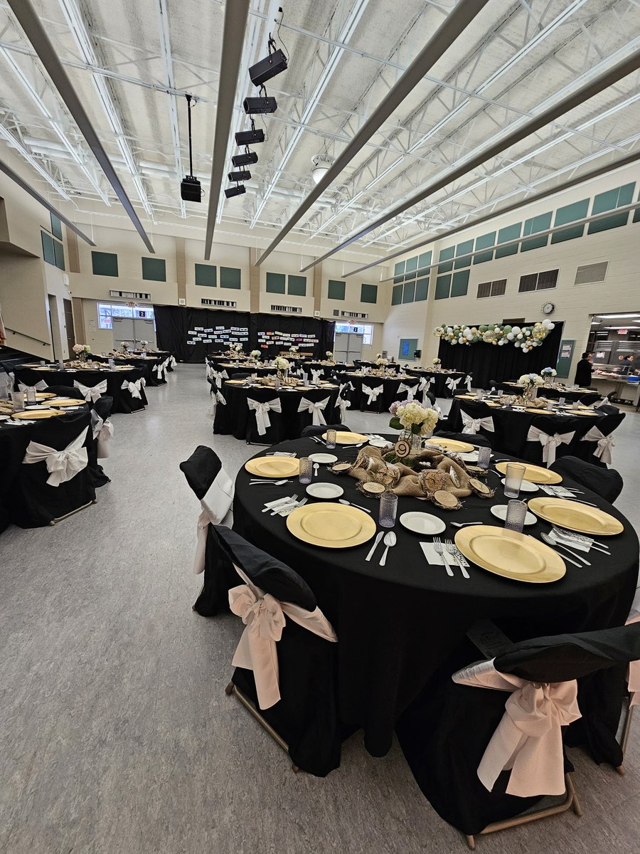 MrsWebstersRoom's tweet photo. @humbleisd @HumbleISD_ESE had an absolutely beautiful manners banquet today! So thankful to be able to be a part of such a wonderful celebration for their 5th graders! My kiddo had a blast! #humbleisd #bealight #senditon #shinealight #goeagles #eaglesprings #growingupwaytoofast https://t.co/6TWbCh6qAA