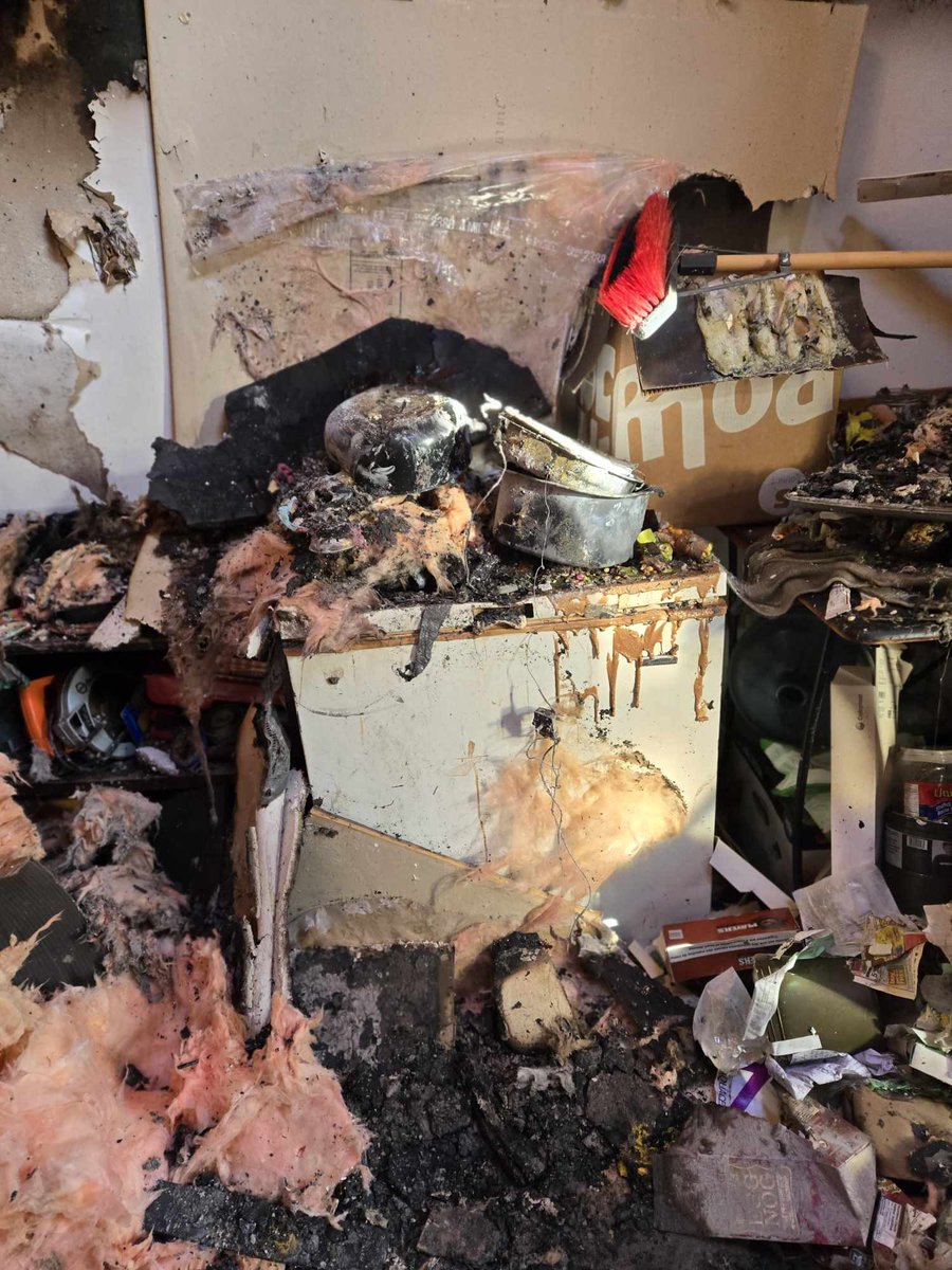 eeyoreslost's tweet photo. When the King has a fire he does it right it's fire tonight and I survived just to be slapped in the face and sent to the syco ward when it not neccessary.the dicks concerned 4 me but not in my life . I hope horrible things happen 2 you @44numskull @shanedavisart @WartTheWizard https://t.co/eEXcixmYvS