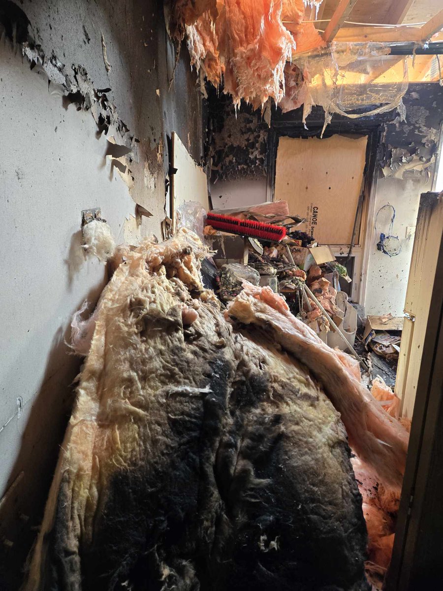 eeyoreslost's tweet photo. When the King has a fire he does it right it's fire tonight and I survived just to be slapped in the face and sent to the syco ward when it not neccessary.the dicks concerned 4 me but not in my life . I hope horrible things happen 2 you @44numskull @shanedavisart @WartTheWizard https://t.co/eEXcixmYvS