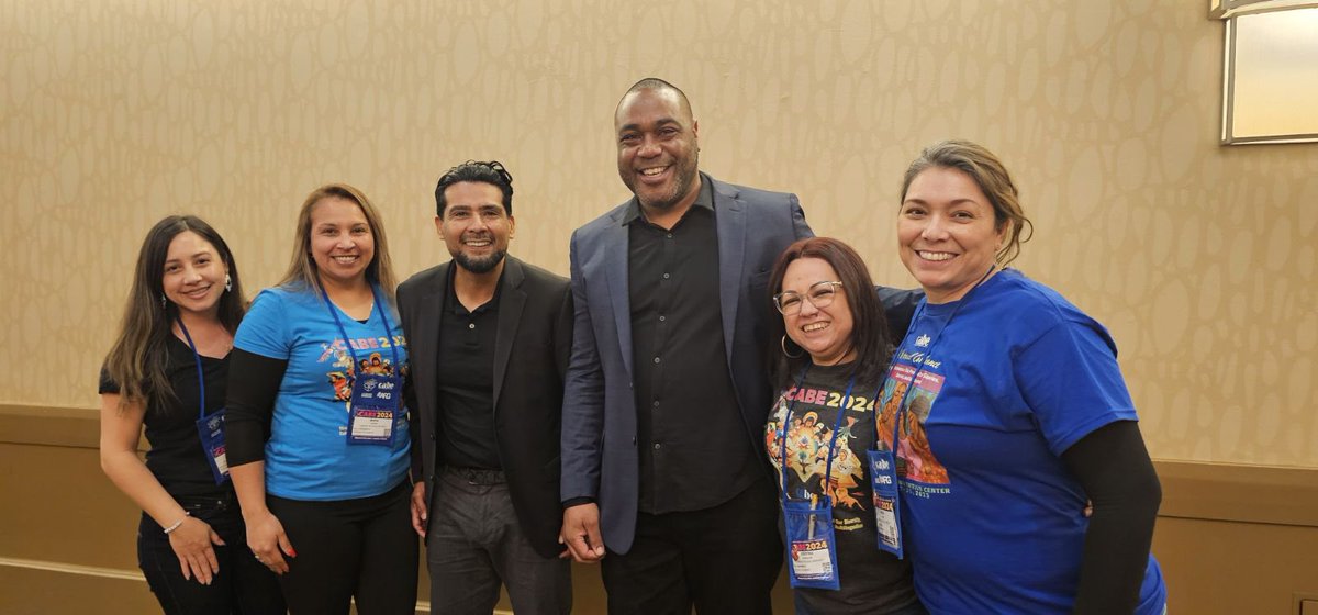 MstraOlascoaga's tweet photo. Listas para escuchar la presentaciÃģn de el @drvictorrios y @LoveJefferson4
#cabe2024 #atpromise #masbloom #weareLESD #somosLESD @CABEBEBILINGUAL @Roadrunner93241 @lamont_district https://t.co/Xl2F7zPe3y