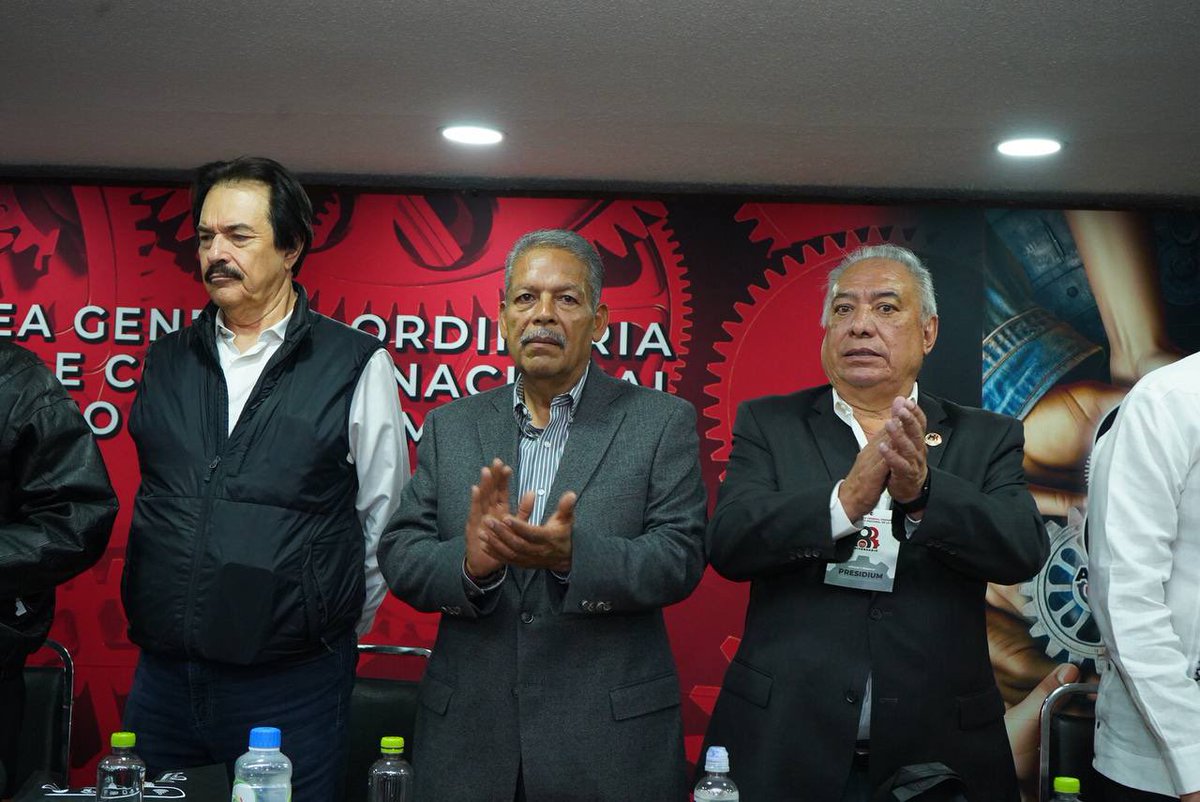 tereso_medina's tweet photo. Asistí a la Reunión Plenaria Nacional de Secretarios Generales de la @CTM_MX, donde abordamos temas de relevancia laboral y sindical en beneficio pleno de las y los trabajadores, alistando todo para la Asamblea General Ordinaria del H. Consejo Nacional de nuestra central. https://t.co/k42GXrG3If