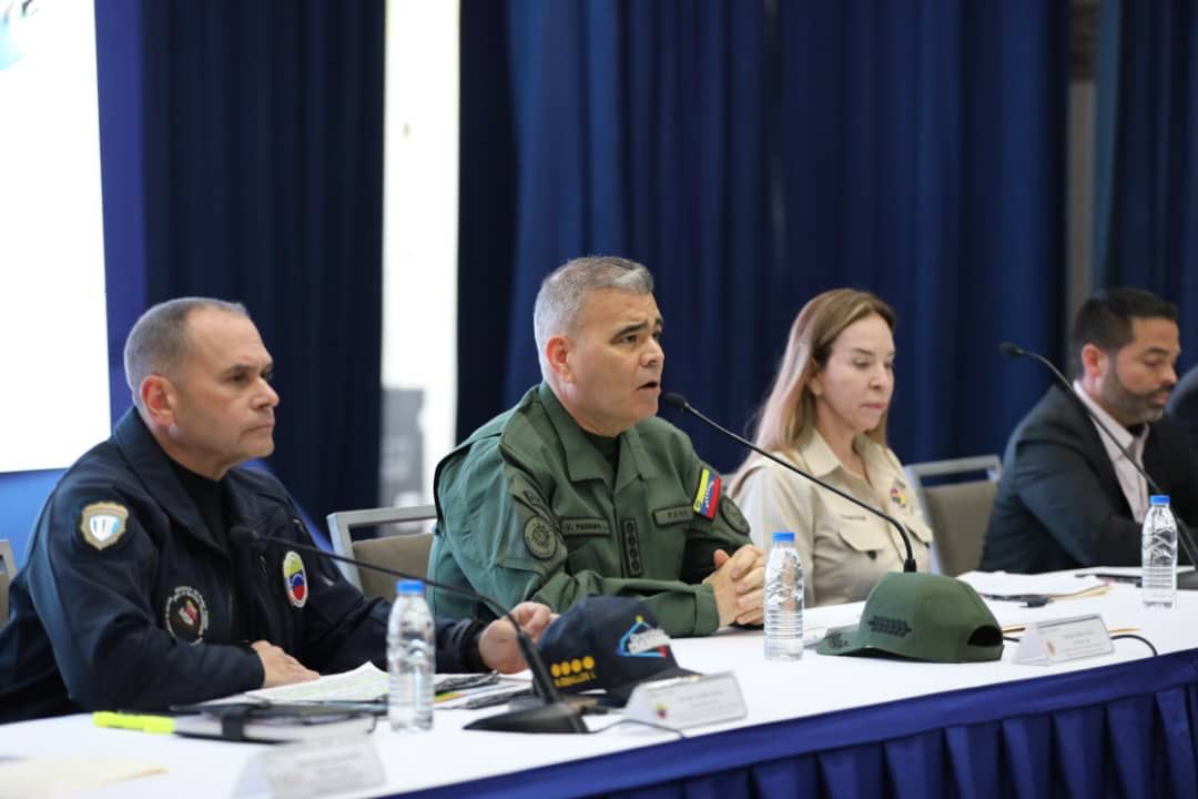 Derecho_paz's tweet photo. Este #23FEB presentamos ante las demás autoridades de Defensa y Seguridad de la Nación en acto presidido por el GJ. @vladimirpadrino las propuestas en materia penitenciaria para el desarrollo de la 3T como parte del Plan 7T-2030. https://t.co/0XUsl9h3xg