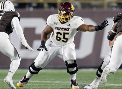 Deiyantei Powell-Woods, IOL, Central Michigan:

🔸6’5” | 300
🔸2,527 career snaps | 1,294 LG | 888 RG | 344 OT
🔸2023: 0 sks | 8 PR | 35th/200 PFF pass-blocking grade