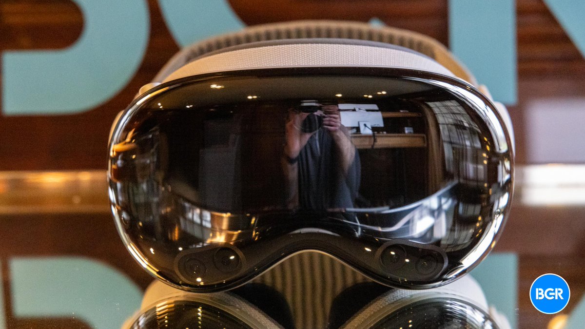 BrainXchange's tweet image. Here&apos;s what you don&apos;t want to happen with your $3,500 #VisionPro #spatialcomputer hubs.la/Q02m5nYj0