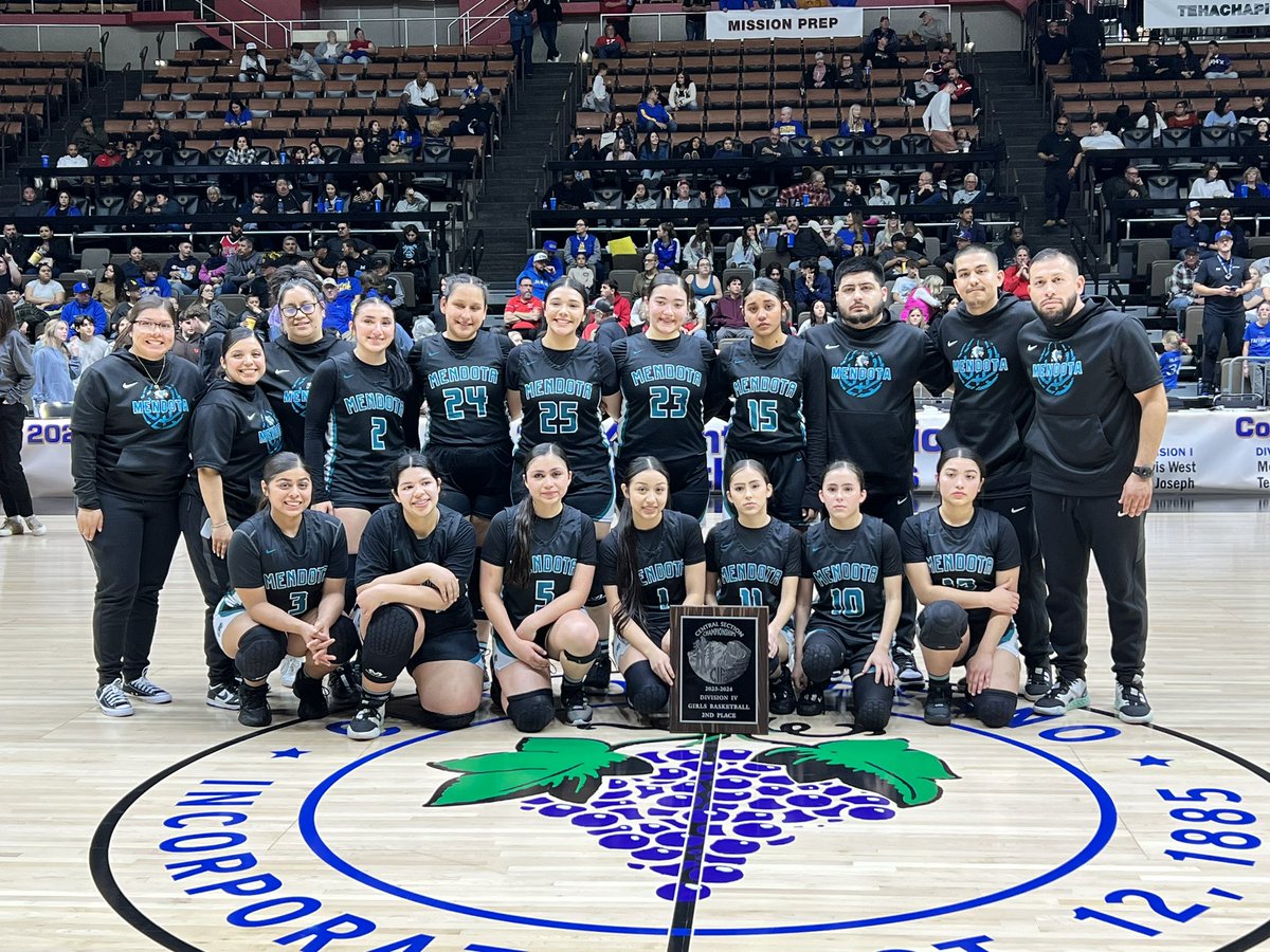 CifCentral's tweet photo. Congratulations to Division IV girls basketball champions Immanuel, who beat Mendota 41-29. The Eagles’ Jenna Goertzen made six 3-pointers to earn a player of the game award. Bethany Olivia is the Aztecs’ top player. 👏🏀⛹️‍♀️ https://t.co/FyEgf8Llxm