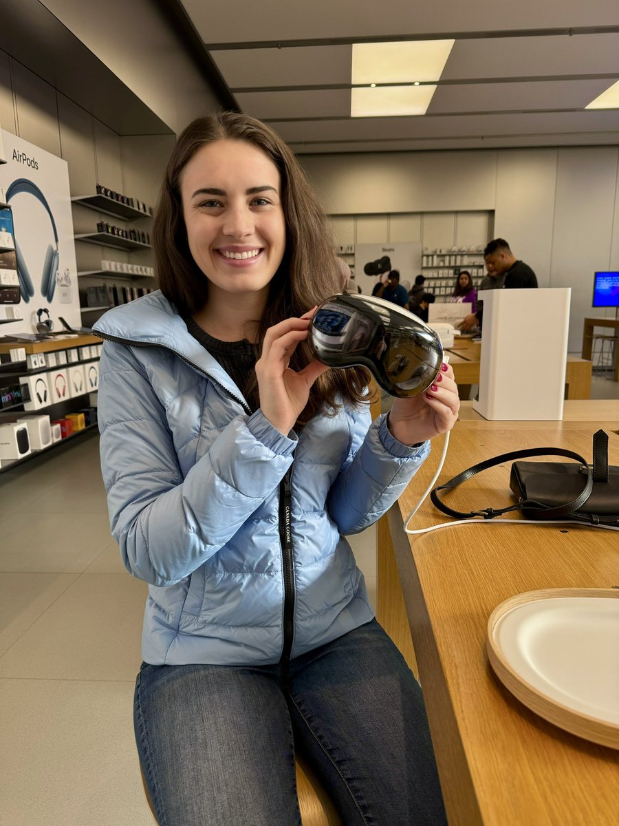 livelovegeek's tweet image. I finally got to demo the Apple Vision Pro, and I can say that I’m genuinely impressed.

Not only was the user experience intuitive, especially for existing Apple users, but the different scenes you could use across apps (AR/VR/MR) made the device feel more well-rounded and…