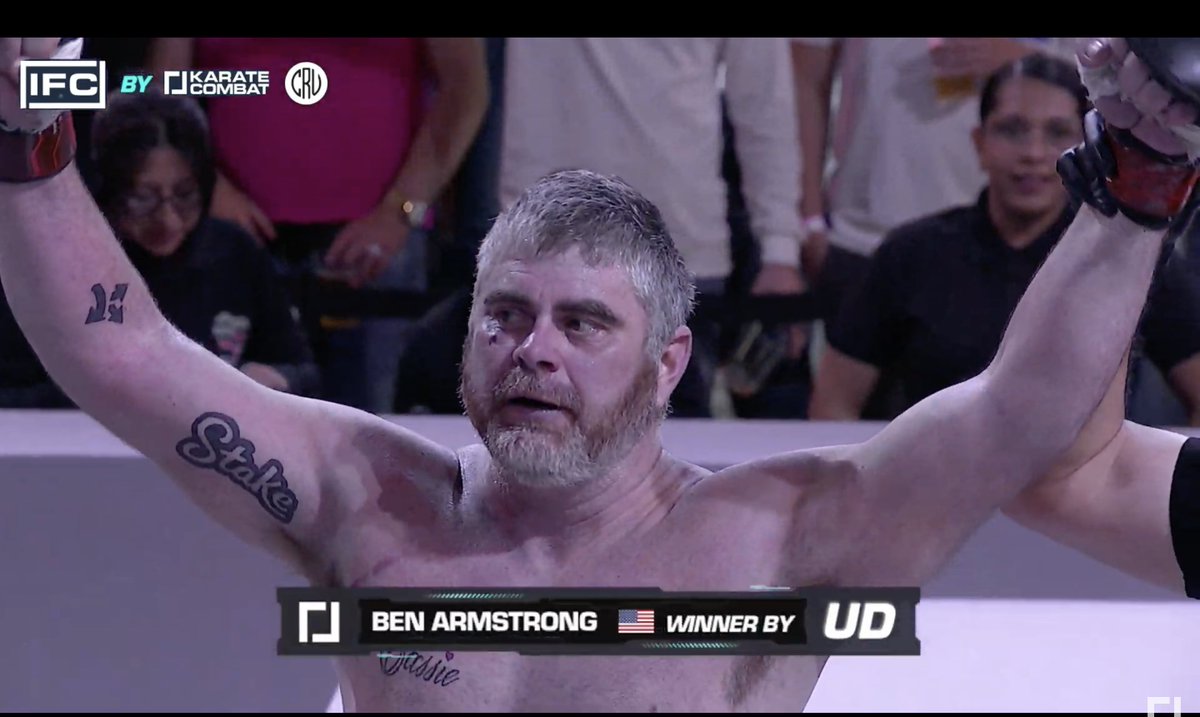 DegenerateNews's tweet image. NEW: @ethereum MEMECOIN $BITCOIN DROPS ~18% AFTER ITS DEV @tickerBITCOINbb LOST @KarateCombat FIGHT AGAINST @BenArmstrongsX