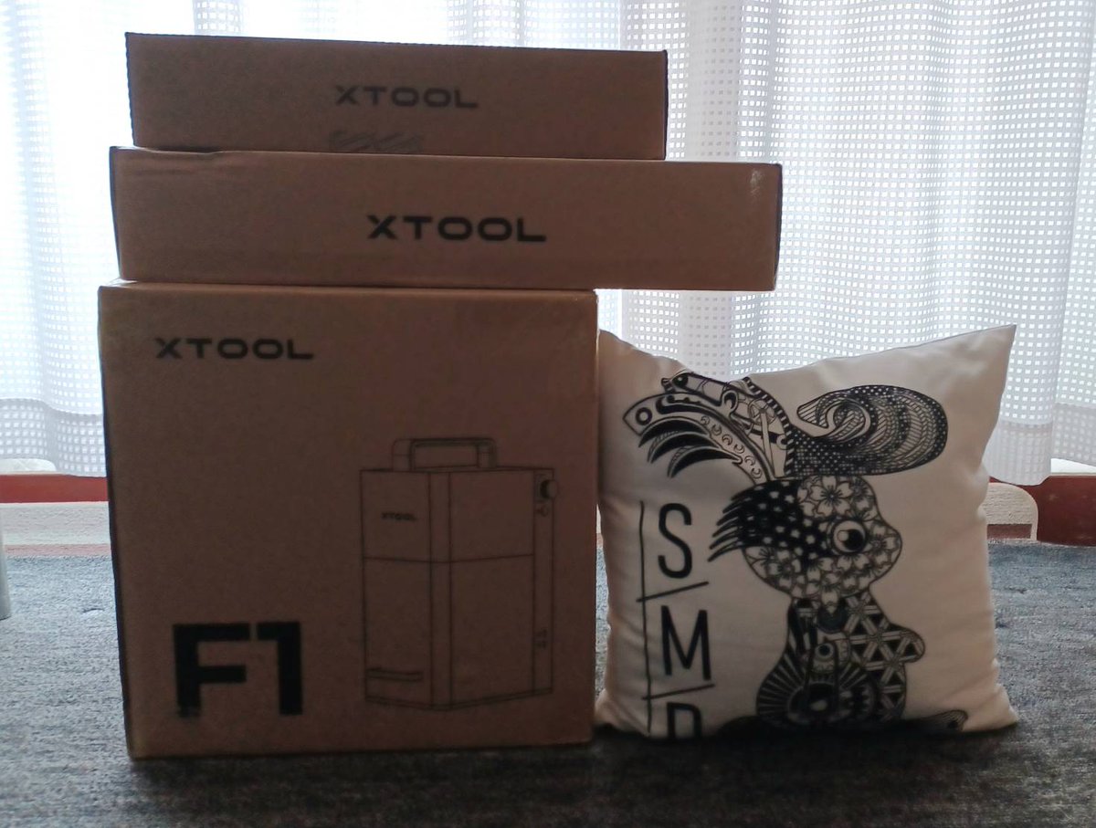 SMD_sapporo's tweet image. 気になってたレーザー加工機を購入しました。
オプションも追加したのでちょっと高くなってしまったけども、これで私の作品がどう変わるのか？
私もワクワクしています！

金属へのレーザー彫刻がどのレベルなのか？？

レーザー加工やレーザー彫刻が気になる方は、私をチェックしてください。

#xtool…