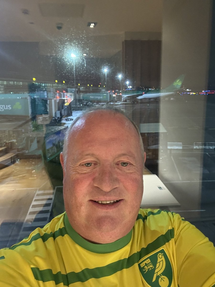 Wondering what kind of worm an early metal bird catches ? @DublinAirport @AerLingus heading to @Rovers V @NorwichCityFC 💛💚🇮🇪 #flyingcanaries #OTBC #NCFC @FanHub @IrishCanaries