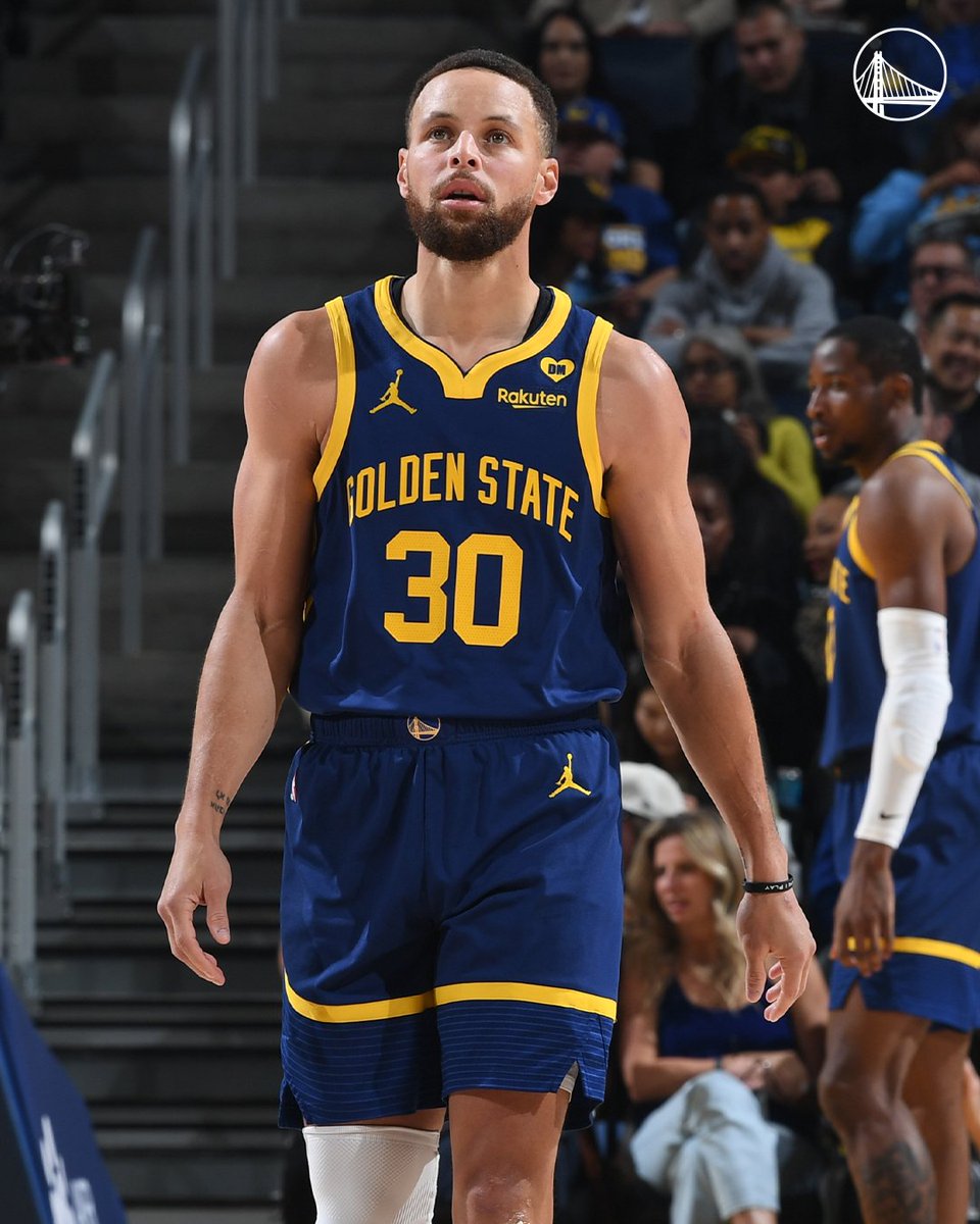 warriors's tweet photo. Steph has passed Elgin Baylor for 33rd most points in NBA history 👏 https://t.co/cQLh8coZW7
