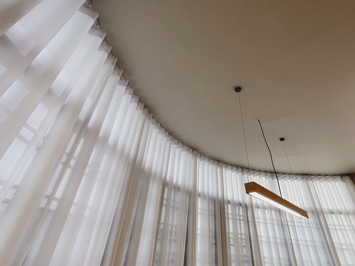 mrcurtainmy's tweet image. Transformed a curve room's big window with stylish ripple fold sheers &amp;amp; added sleek zebra blinds for privacy in the small window. #HomeOffice #WindowDesign 🌟